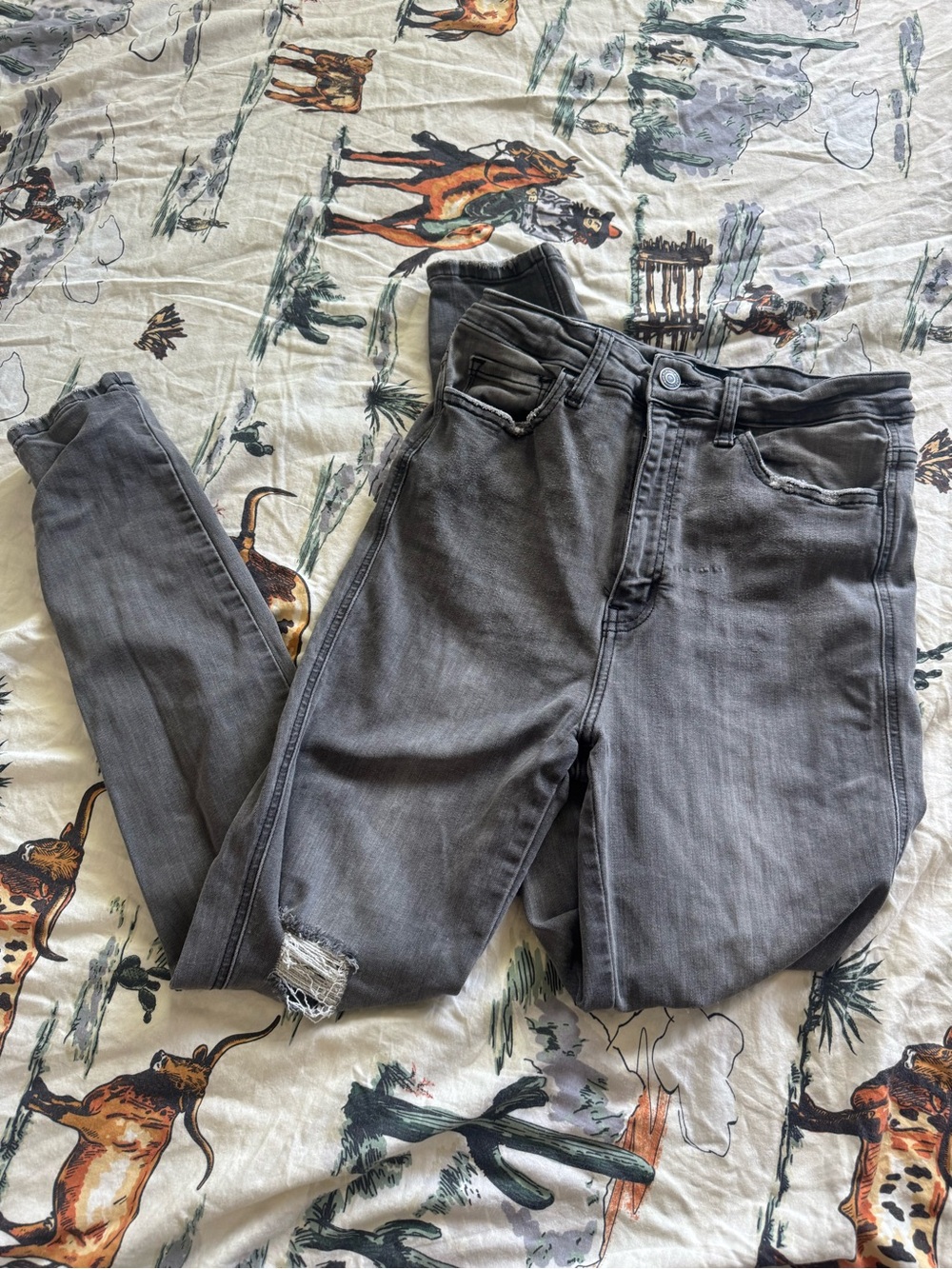 Flying Monkey Gray Wash Skinny Jeans Women’s 28x29 Distressed